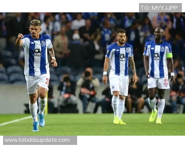 意甲激战波尔图险胜那不勒斯乌龙球成比赛转折点引发热议 意甲激战波尔图险胜那不勒斯乌龙球成比赛转折点引发热议