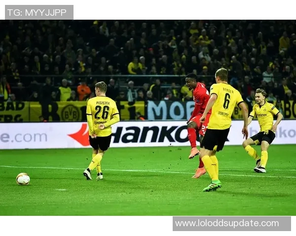 欧联杯精彩对决多特蒙德3-0曼联帽子戏法引发全场狂欢解析战术细节