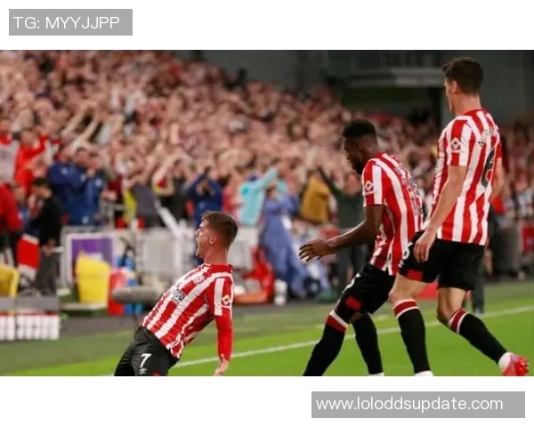 欧冠激战：利物浦逆转里昂绝杀瞬间全场沸腾战术解析