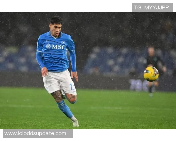 西甲激战：那不勒斯与里昂战成平局全场沸腾赛后分析引发热议