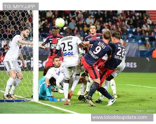 德甲精彩对决:里昂逆转莱比锡帽子戏法点燃全场激情 德甲精彩对决:里昂逆转莱比锡帽子戏法点燃全场激情