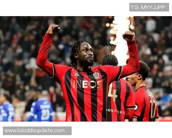 本菲卡逆袭阿森纳3-0晋级国王杯赛场瞬间引发热烈讨论 本菲卡逆袭阿森纳3-0晋级国王杯赛场瞬间引发热烈讨论