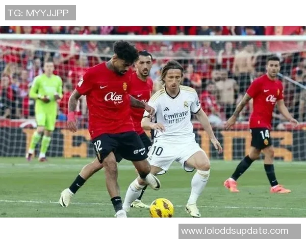 足总杯精彩对决皇马凭乌龙球险胜热刺全场回顾与精彩集锦 足总杯精彩对决皇马凭乌龙球险胜热刺全场回顾与精彩集锦