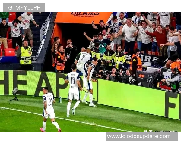 中超热刺大胜巴黎圣日耳曼全场逆转瞬间引发热烈讨论与分析